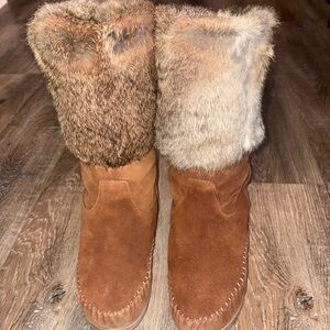 Cozy Tan Fur-Trimmed Women's Winter Boots